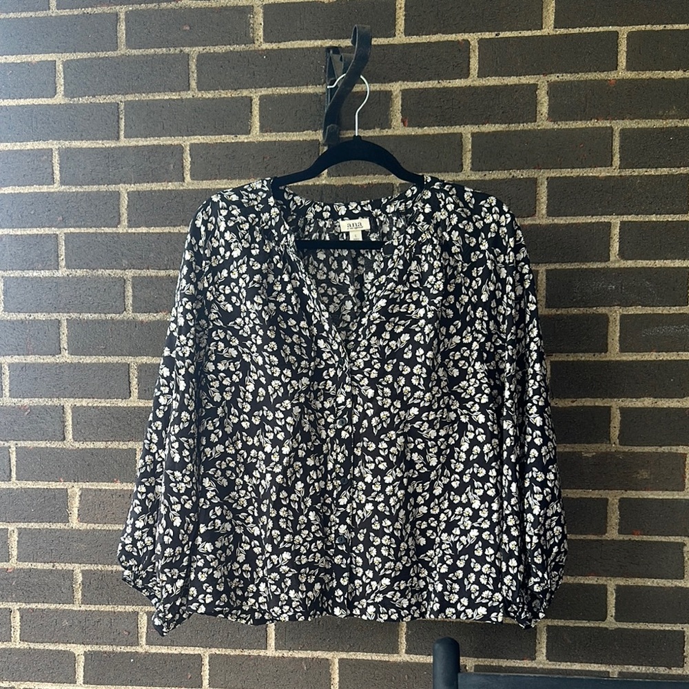 NWT Women's Black and White Floral Top